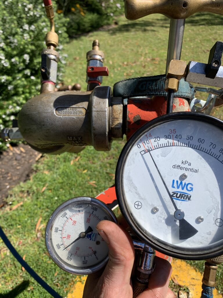 Backflow test on a hydrant stand