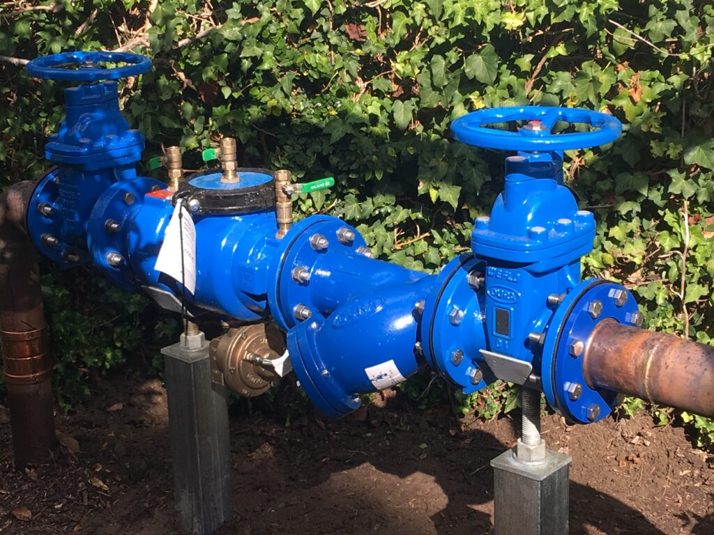 a wilkins backflow device rpzd 375RP installed with a wye strainer and gate valves sitting on stands
