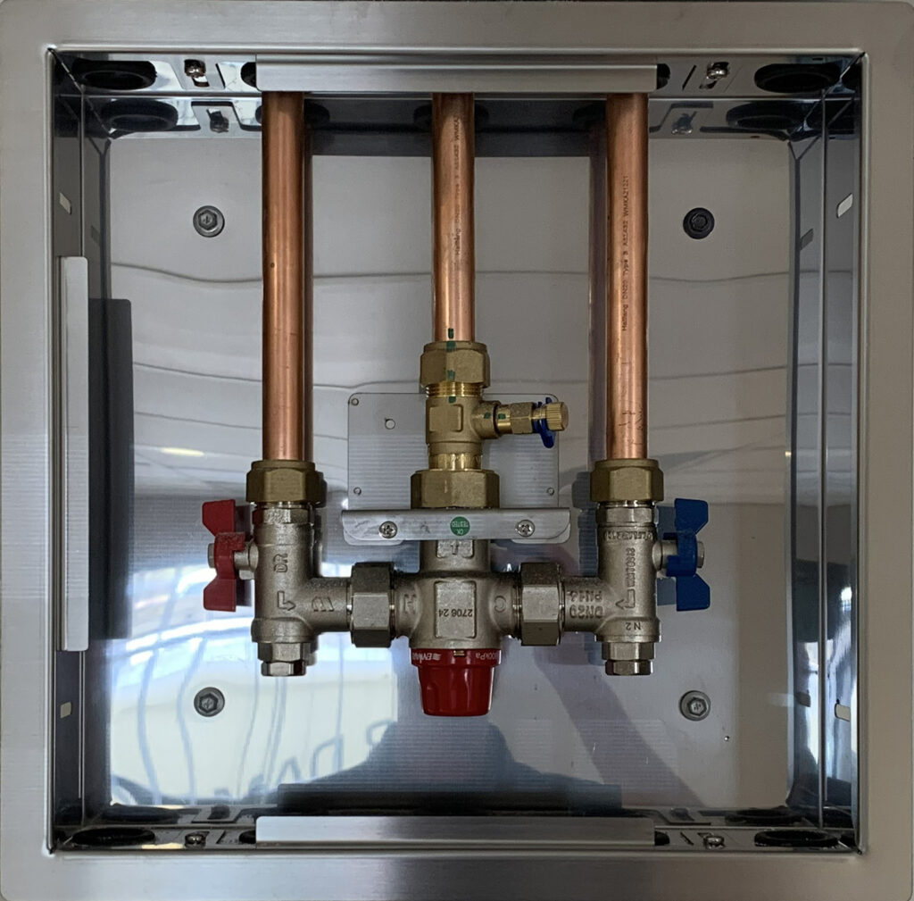 Ewnware Aquablend 1500 in a stainless steel box