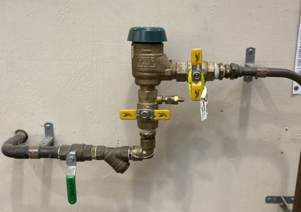 vacuum breaker with taps turned off